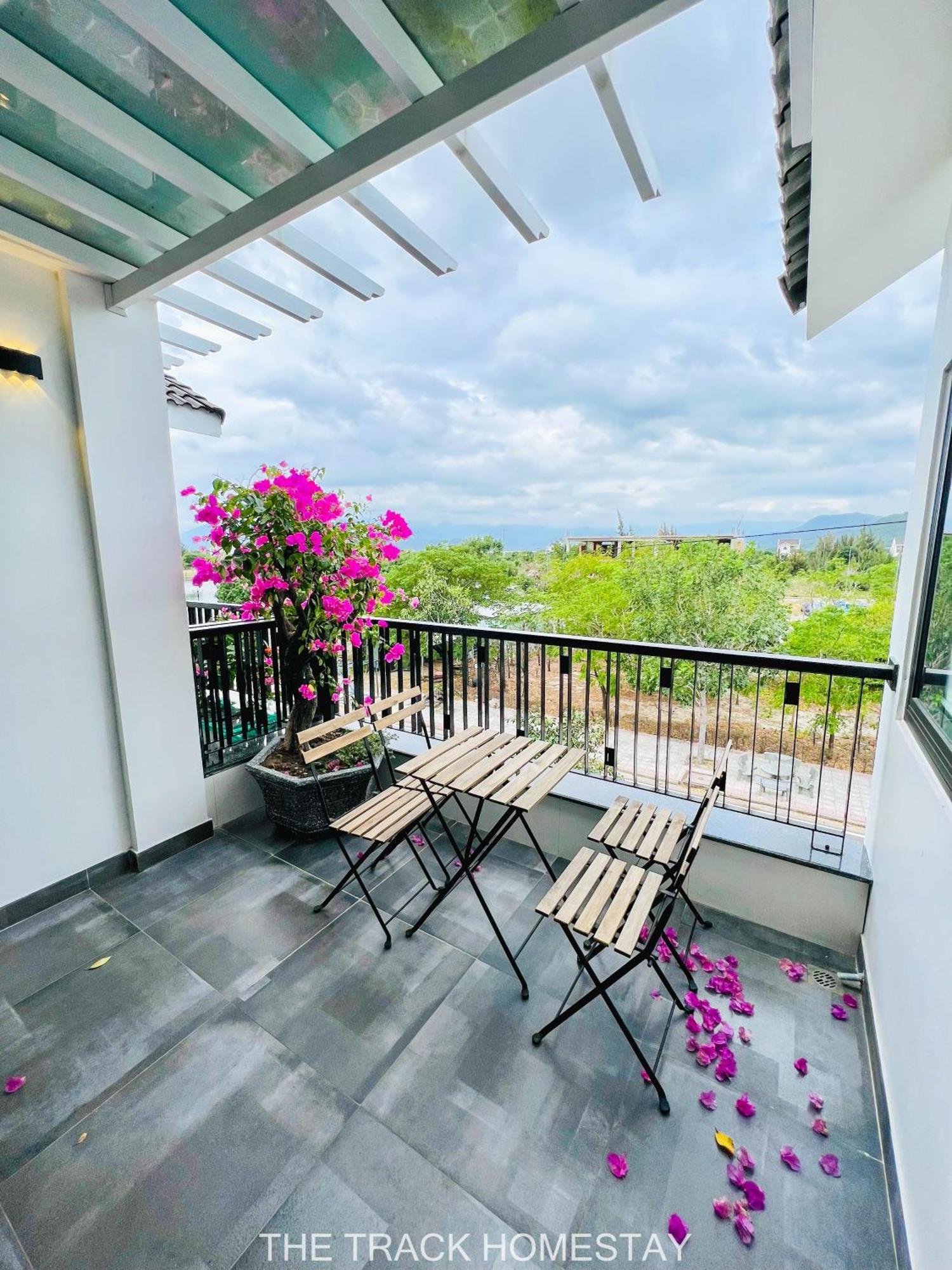 The Track Homestay - Near Bai Dai Beach Cam Lam Ngoại thất bức ảnh
